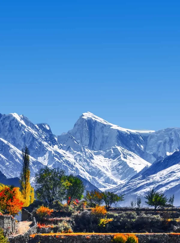 Springtime-view-of-mountain-peaks-in-the-Hunza-Valley-Pakistan